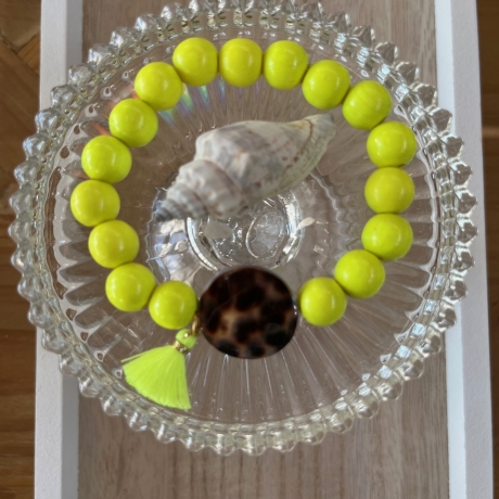 Armband Holzperlen Neon mit Naturmuschel Perle und Tassel