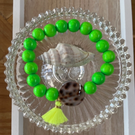 Armband Holzperlen Neon mit Naturmuschel Perle und Tassel