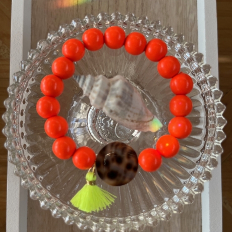 Armband Holzperlen Neon mit Naturmuschel Perle und Tassel
