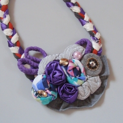 Künstlerische Halskette