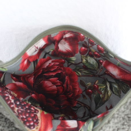 Moonbag Teddyplüsch Khaki geblümt handgenähtes Unikat