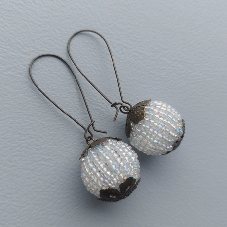 Elegante Ohrringe in Kugelform