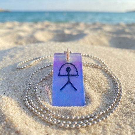 Zuversicht, die im Dunkeln leuchtet – Indalo-Amulett, handmade