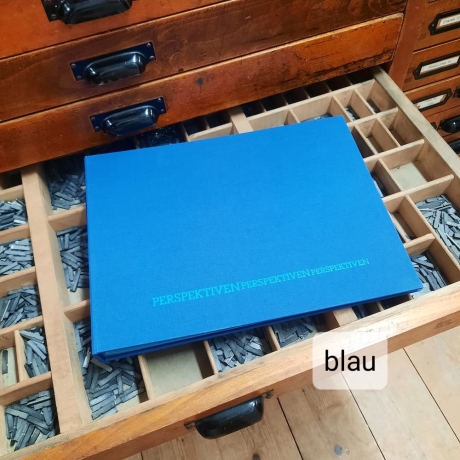 Fotoalbum mit Satinband, Prägung, handgemacht, Kartonblätter bunt