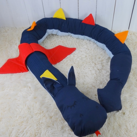 Bettschlange Drache, Puckschnecke, Bettrolle, Wickeltischrolle