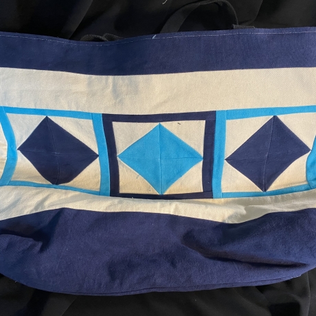 Große Tasche aus Canvas in Blau und Beige