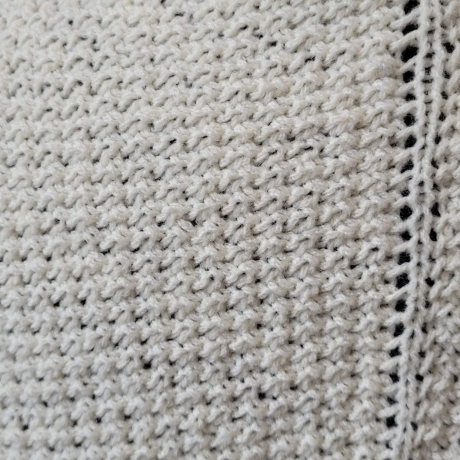 Weiches, kleines Stricktuch mit 10% Kaschmiranteil, Handgestrickt
