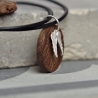 Kettenanhänger Holz – Fachwerk-Eiche mit Silber-Engelsflügel