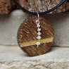 Kettenanhänger aus Holz alte Eiche mit Blattgold und Silbercharm