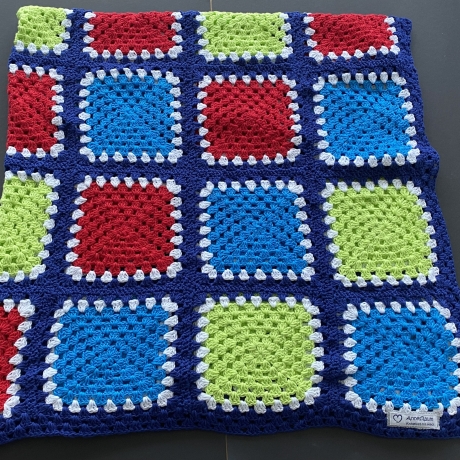 Gehäkelte Granny Square Kniedecke- Kinderdecke