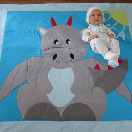 Krabbeldecke großer Drache, Patchwork, Kuscheldecke, Tagesdecke,