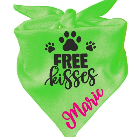 Dreieckstuch Hundehalstuch FREE KISSES personalisiert mit Name