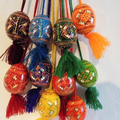 Sortiment mit  6 großen handbemalten Holzeiern Pysanki