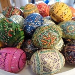  6 Pysanki-Eier aus Holz, handbemalt,  ca. 7 x 6 cm, neu