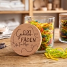 Geduldsfäden - Glas mit Deckel aus Buchenholz personalisierbar