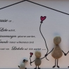 Familienbild aus Steinen mit Kindern & Haustieren – handgemacht