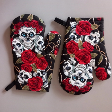 1 Paar Ofenhandschuhe mit Rosen und Totenkopf