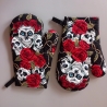 1 Paar Ofenhandschuhe mit Rosen und Totenkopf
