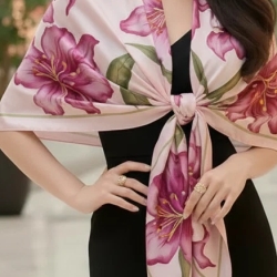 Damen Seidentuch Motiv Blumen, rosa-weiss.180x90 cm