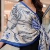 Damen Designertuch Seide, blau-weiß Blumen, 90x90, neu