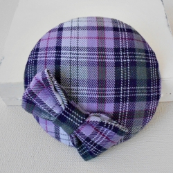 Fascinator im lila Karomuster 