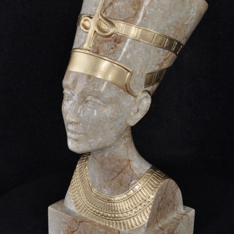 Schöne Büste der ägyptischen Königin - Nofretete 52 cm.