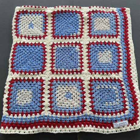 Gehäkelte Granny Square Kniedecke- Kinderdecke