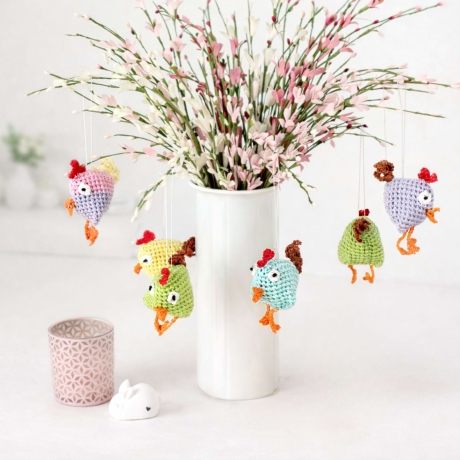Gehäkelte Hühner – Osterdeko zum Aufhängen 2er Set