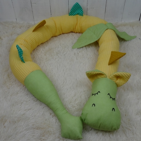 Bettschlange Drache, Puckschnecke, Bettrolle, Wickeltischrolle