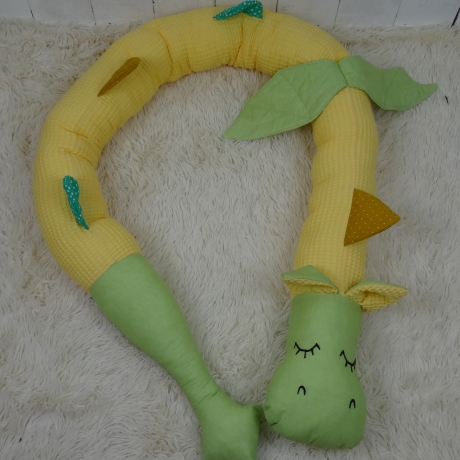 Bettschlange Drache, Puckschnecke, Bettrolle, Wickeltischrolle
