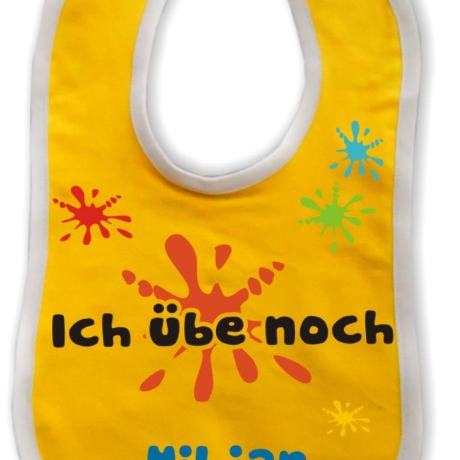 Baby Lätzchen farbiger Saum ICH ÜBE NOCH bedruckt mit Namen