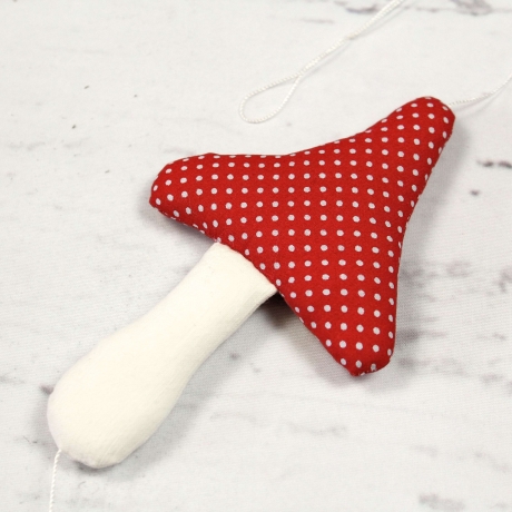 Herbstliche Stoffdeko Girlande Pilz & Herzen Landhausstil