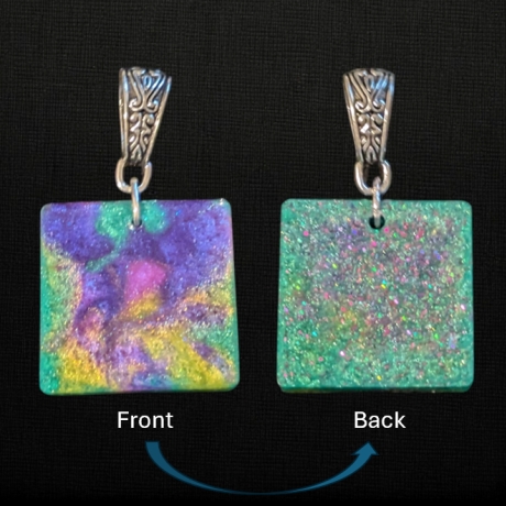 Kette mit Resin-Anhänger