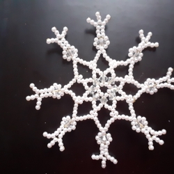 Perlenstern,Schneeflocke, weiß/kristall, Handarbeit