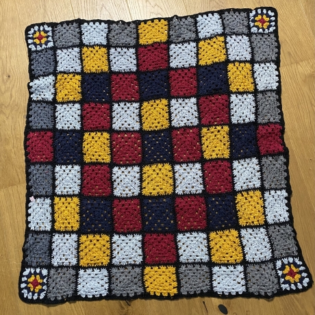 Gehäkelte Granny Square Kniedecke- Kinderdecke