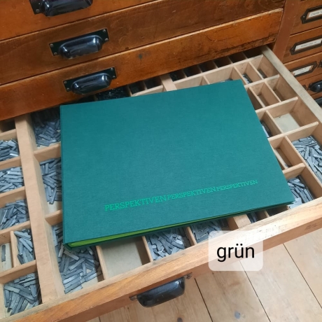 Fotoalbum mit Satinband, Prägung, handgemacht, Kartonblätter bunt