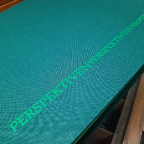 Fotoalbum mit Satinband, Prägung, handgemacht, Kartonblätter bunt