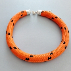 Orangefarbene Seil-Halskette