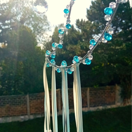 Sonnenfänger Mond Hellblau Perlen Wandschmuck Wohndeko Suncatcher