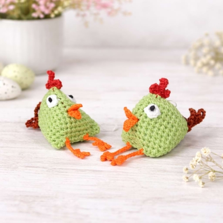 Gehäkelte Hühner – Osterdeko zum Aufhängen 2er Set