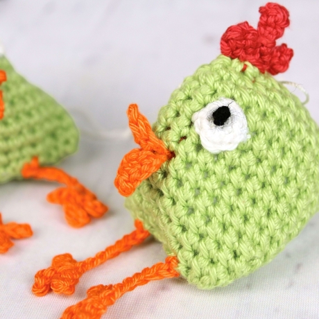 Gehäkelte Hühner – Osterdeko zum Aufhängen 2er Set