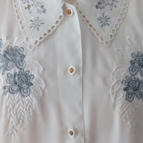 BESTICKTE VINTAGE-BLUSE WEISS