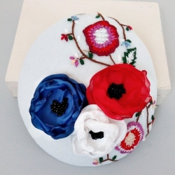 Fascinator saftige Blumen