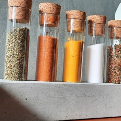 Gewürz Ständer aus Beton mit 5 Reagenzgläser, praktisch, stylisch