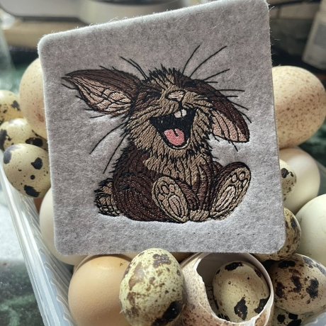 Einzeldatei lachender Hase 02 - Größe: 8.21x7.47 cm