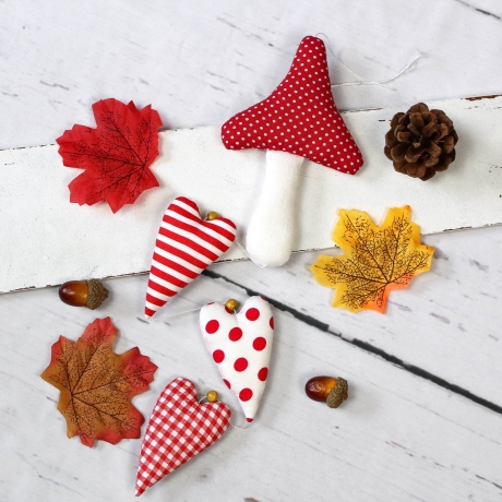 Herbstliche Stoffdeko Girlande Pilz & Herzen Landhausstil