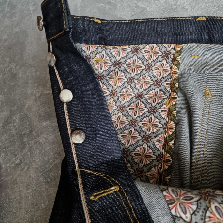 Herren Jeans ICONIC CUFF mit bernsteingelben Nähten 