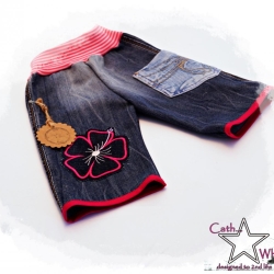 Upcycling Jeans-Shorts Hibiskus Gr. 86/92