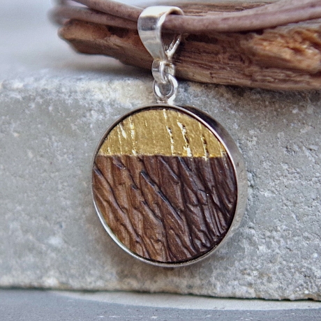 Kettenanhänger Holz – Fachwerk-Eiche mit Blattgold & Silber
