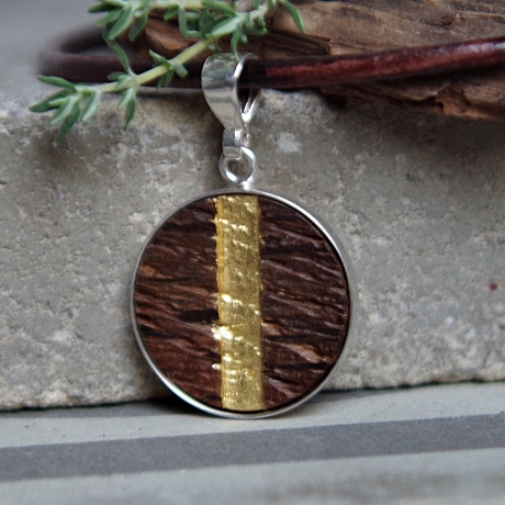 Kettenanhänger Holz – alte Eiche mit Blattgold & Silber